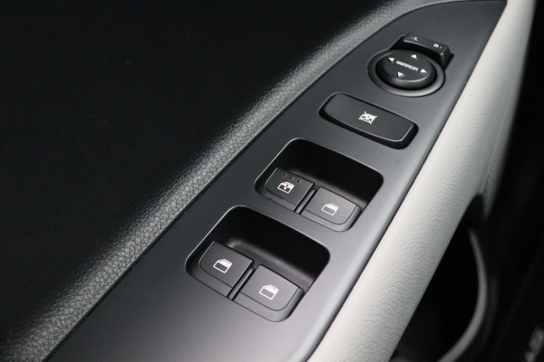 Kia Stonic 1.0 T-GDi Sports Edition Two-Tone, Camera, Apple Carplay, Cruise, PDC, Trekhaak, 17" Kia Stonic 1.0 T-GDi Sports Edition Two-Tone, Camera, Apple Carplay, Cruise, PDC, Trekhaak, 17"