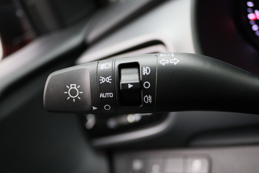 Kia Stonic 1.0 T-GDi Sports Edition Two-Tone, Camera, Apple Carplay, Cruise, PDC, Trekhaak, 17" Kia Stonic 1.0 T-GDi Sports Edition Two-Tone, Camera, Apple Carplay, Cruise, PDC, Trekhaak, 17"