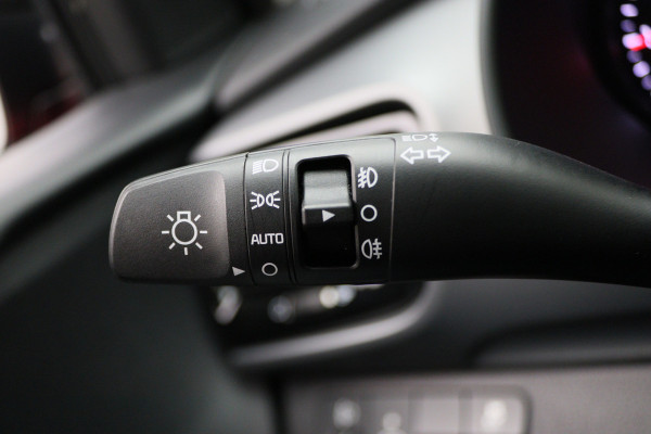Kia Stonic 1.0 T-GDi Sports Edition Two-Tone, Camera, Apple Carplay, Cruise, PDC, Trekhaak, 17" Kia Stonic 1.0 T-GDi Sports Edition Two-Tone, Camera, Apple Carplay, Cruise, PDC, Trekhaak, 17"