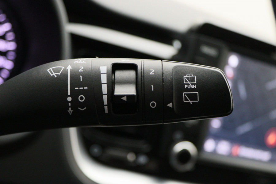 Kia Stonic 1.0 T-GDi Sports Edition Two-Tone, Camera, Apple Carplay, Cruise, PDC, Trekhaak, 17" Kia Stonic 1.0 T-GDi Sports Edition Two-Tone, Camera, Apple Carplay, Cruise, PDC, Trekhaak, 17"