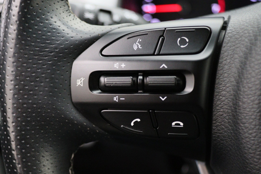 Kia Stonic 1.0 T-GDi Sports Edition Two-Tone, Camera, Apple Carplay, Cruise, PDC, Trekhaak, 17" Kia Stonic 1.0 T-GDi Sports Edition Two-Tone, Camera, Apple Carplay, Cruise, PDC, Trekhaak, 17"
