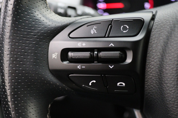Kia Stonic 1.0 T-GDi Sports Edition Two-Tone, Camera, Apple Carplay, Cruise, PDC, Trekhaak, 17" Kia Stonic 1.0 T-GDi Sports Edition Two-Tone, Camera, Apple Carplay, Cruise, PDC, Trekhaak, 17"