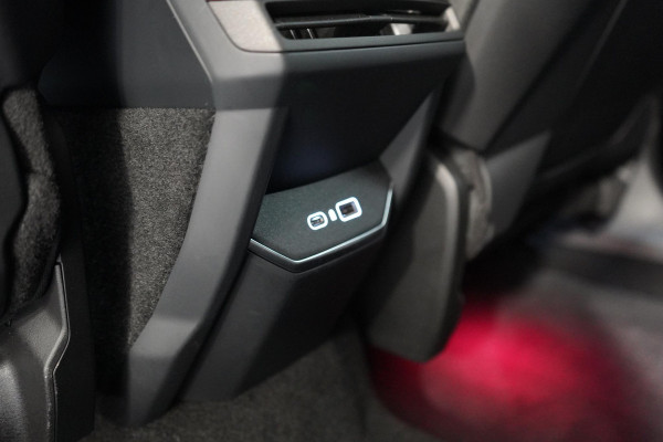 Lynk & Co 01 1.5 | Zwart optiek | Panoramadak | Navigatie | Memory | Apple CarPlay