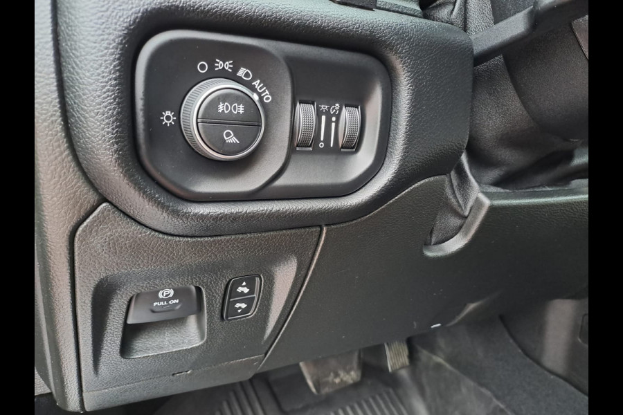 Dodge Ram 1500 5.7 V8 4x4 Crew Cab Laramie | Pano | Trekhaak | Leder | Stoelverwarming/ventilatie | Keyless | Camera | Sidesteps | Navi | Stuurverwarming |