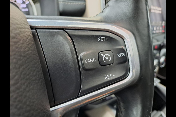 Dodge Ram 1500 5.7 V8 4x4 Crew Cab Laramie | Pano | Trekhaak | Leder | Stoelverwarming/ventilatie | Keyless | Camera | Sidesteps | Navi | Stuurverwarming |