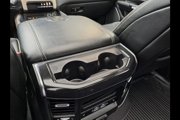 Dodge Ram 1500 5.7 V8 4x4 Crew Cab Laramie | Pano | Trekhaak | Leder | Stoelverwarming/ventilatie | Keyless | Camera | Sidesteps | Navi | Stuurverwarming |