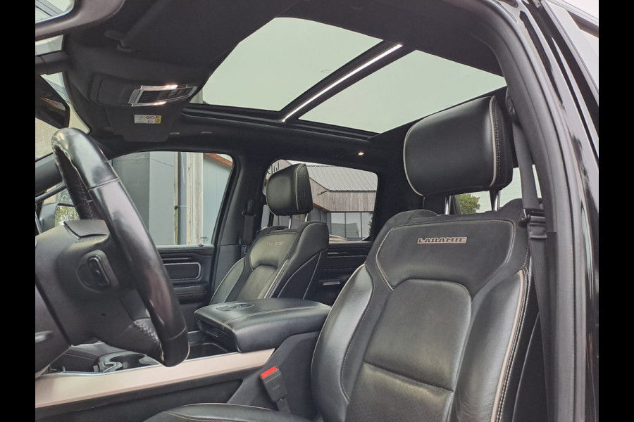 Dodge Ram 1500 5.7 V8 4x4 Crew Cab Laramie | Pano | Trekhaak | Leder | Stoelverwarming/ventilatie | Keyless | Camera | Sidesteps | Navi | Stuurverwarming |