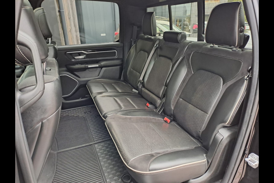 Dodge Ram 1500 5.7 V8 4x4 Crew Cab Laramie | Pano | Trekhaak | Leder | Stoelverwarming/ventilatie | Keyless | Camera | Sidesteps | Navi | Stuurverwarming |
