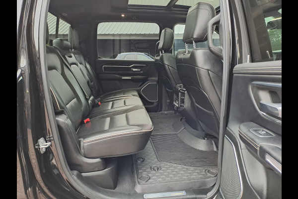 Dodge Ram 1500 5.7 V8 4x4 Crew Cab Laramie | Pano | Trekhaak | Leder | Stoelverwarming/ventilatie | Keyless | Camera | Sidesteps | Navi | Stuurverwarming |