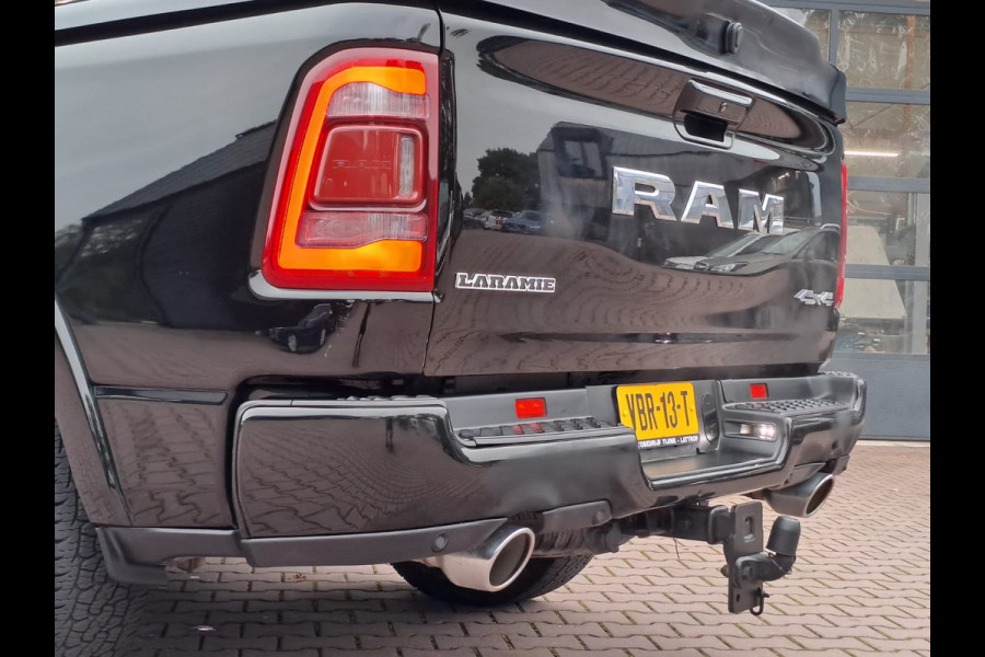 Dodge Ram 1500 5.7 V8 4x4 Crew Cab Laramie | Pano | Trekhaak | Leder | Stoelverwarming/ventilatie | Keyless | Camera | Sidesteps | Navi | Stuurverwarming |