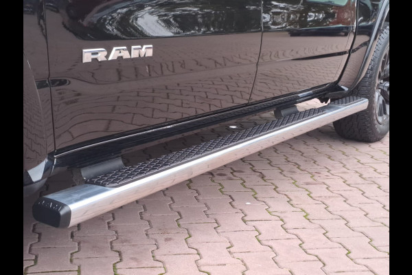 Dodge Ram 1500 5.7 V8 4x4 Crew Cab Laramie | Pano | Trekhaak | Leder | Stoelverwarming/ventilatie | Keyless | Camera | Sidesteps | Navi | Stuurverwarming |