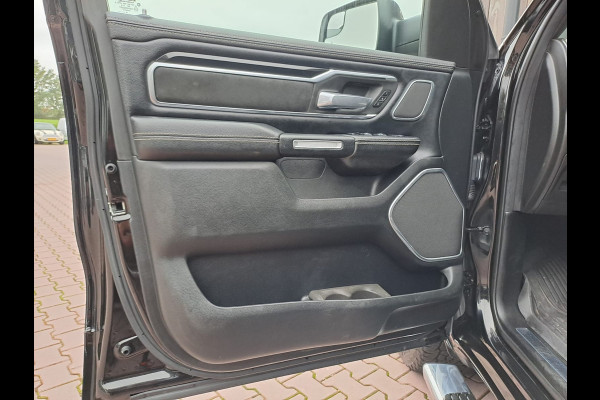 Dodge Ram 1500 5.7 V8 4x4 Crew Cab Laramie | Pano | Trekhaak | Leder | Stoelverwarming/ventilatie | Keyless | Camera | Sidesteps | Navi | Stuurverwarming |