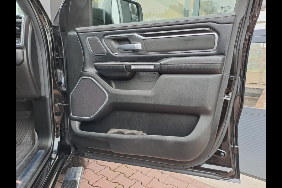 Dodge Ram 1500 5.7 V8 4x4 Crew Cab Laramie | Pano | Trekhaak | Leder | Stoelverwarming/ventilatie | Keyless | Camera | Sidesteps | Navi | Stuurverwarming |