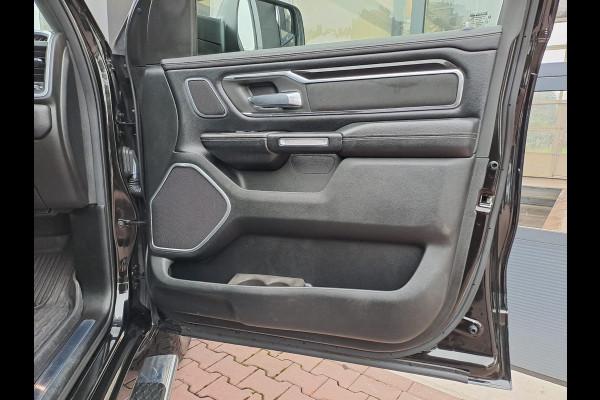 Dodge Ram 1500 5.7 V8 4x4 Crew Cab Laramie | Pano | Trekhaak | Leder | Stoelverwarming/ventilatie | Keyless | Camera | Sidesteps | Navi | Stuurverwarming |