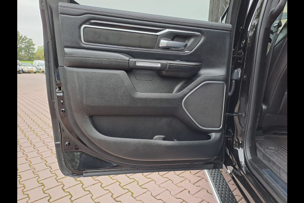 Dodge Ram 1500 5.7 V8 4x4 Crew Cab Laramie | Pano | Trekhaak | Leder | Stoelverwarming/ventilatie | Keyless | Camera | Sidesteps | Navi | Stuurverwarming |