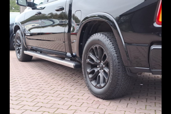 Dodge Ram 1500 5.7 V8 4x4 Crew Cab Laramie | Pano | Trekhaak | Leder | Stoelverwarming/ventilatie | Keyless | Camera | Sidesteps | Navi | Stuurverwarming |