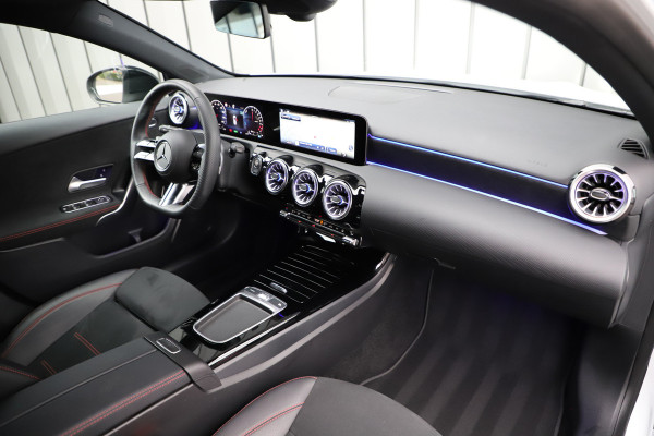 Mercedes-Benz A-Klasse 250 e AMG Aut8 | 218PK | Sfeerverlichting | Keyles-go | Stuurwielverwarming | Multi-beam | Stoelverw. | 2023.