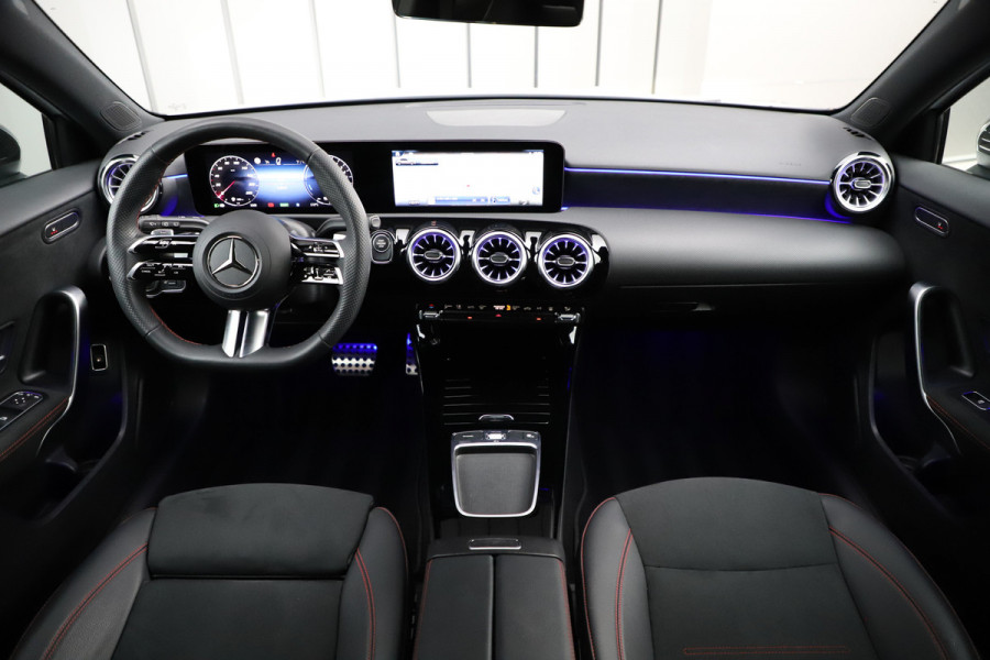 Mercedes-Benz A-Klasse 250 e AMG Aut8 | 218PK | Sfeerverlichting | Keyles-go | Stuurwielverwarming | Multi-beam | Stoelverw. | 2023.