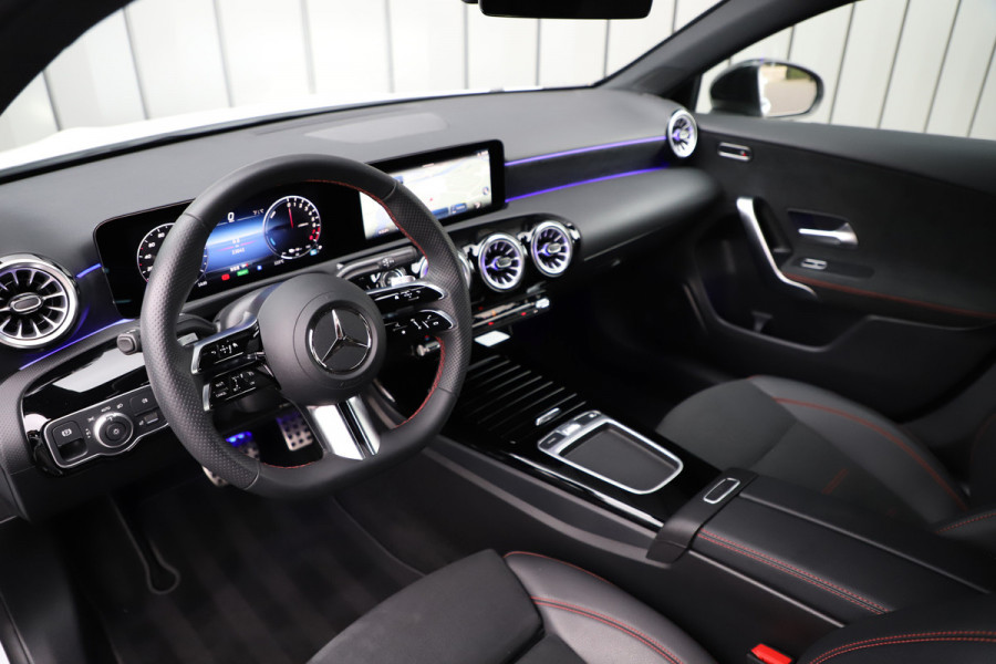 Mercedes-Benz A-Klasse 250 e AMG Aut8 | 218PK | Sfeerverlichting | Keyles-go | Stuurwielverwarming | Multi-beam | Stoelverw. | 2023.