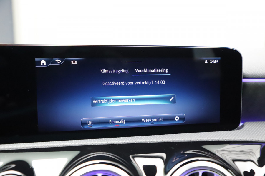 Mercedes-Benz A-Klasse 250 e AMG Aut8 | 218PK | Sfeerverlichting | Keyles-go | Stuurwielverwarming | Multi-beam | Stoelverw. | 2023.