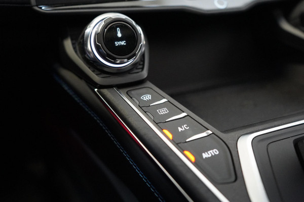 Lynk & Co 01 1.5 | Zwart optiek | Panoramadak | Navigatie | Memory | Apple CarPlay Lynk & Co 01 1.5 | Zwart optiek | Panoramadak | Navigatie | Memory | Apple CarPlay