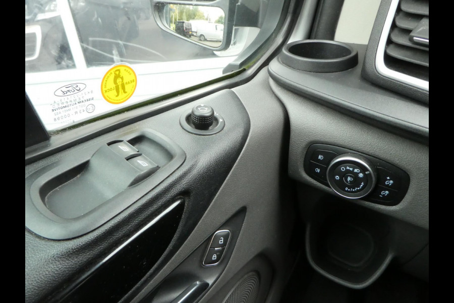 Ford Transit Custom 280 2.0tdci 170pk, Automaat, LED, Camera, 3-Zits, Navigatie. Ford Transit Custom 280 2.0tdci 170pk, Automaat, LED, Camera, 3-Zits, Navigatie.