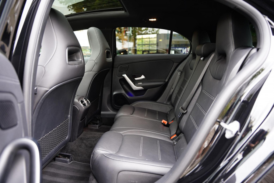 Mercedes-Benz A-Klasse 220 Premium Plus, AMG Leder, Burmester, 360 Camera, 19 Inch, Adaptive Cruise