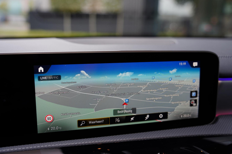 Mercedes-Benz A-Klasse 220 Premium Plus, AMG Leder, Burmester, 360 Camera, 19 Inch, Adaptive Cruise