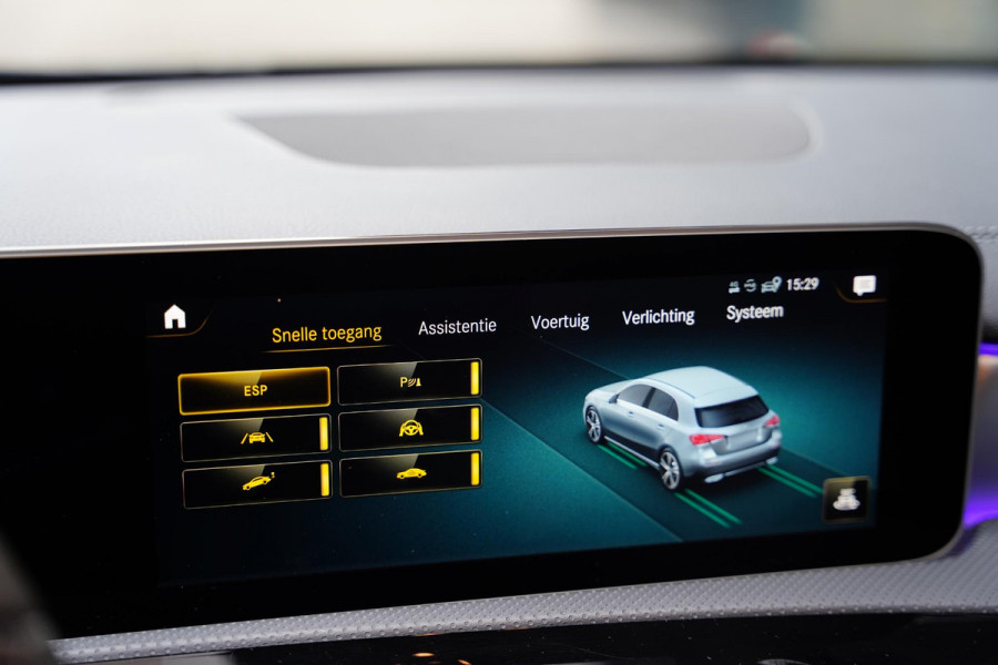 Mercedes-Benz A-Klasse 220 Premium Plus, AMG Leder, Burmester, 360 Camera, 19 Inch, Adaptive Cruise