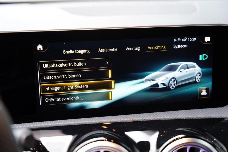 Mercedes-Benz A-Klasse 220 Premium Plus, AMG Leder, Burmester, 360 Camera, 19 Inch, Adaptive Cruise