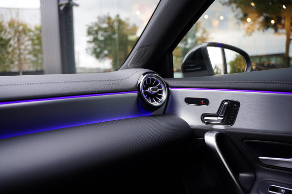 Mercedes-Benz A-Klasse 220 Premium Plus, AMG Leder, Burmester, 360 Camera, 19 Inch, Adaptive Cruise