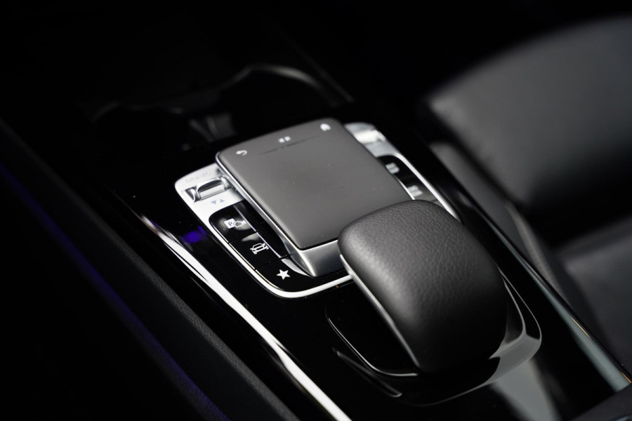 Mercedes-Benz A-Klasse 220 Premium Plus, AMG Leder, Burmester, 360 Camera, 19 Inch, Adaptive Cruise