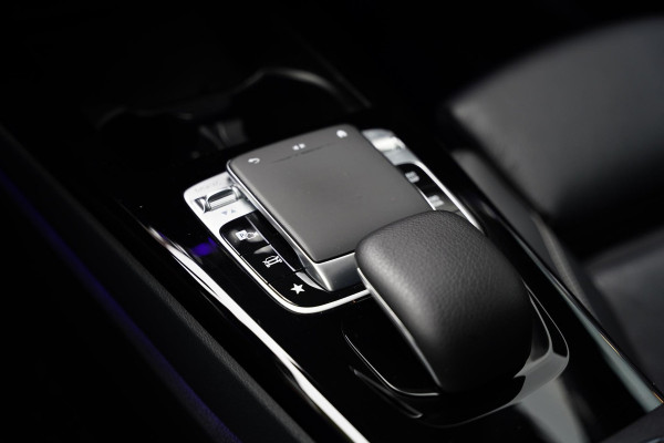 Mercedes-Benz A-Klasse 220 Premium Plus, AMG Leder, Burmester, 360 Camera, 19 Inch, Adaptive Cruise