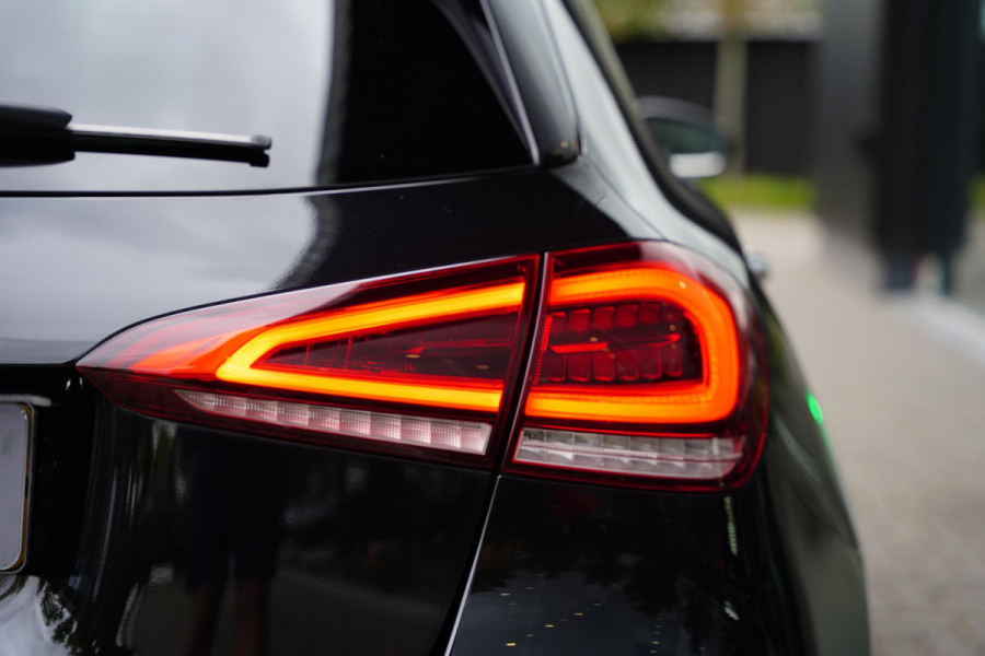 Mercedes-Benz A-Klasse 220 Premium Plus, AMG Leder, Burmester, 360 Camera, 19 Inch, Adaptive Cruise