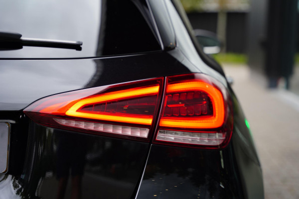Mercedes-Benz A-Klasse 220 Premium Plus, AMG Leder, Burmester, 360 Camera, 19 Inch, Adaptive Cruise
