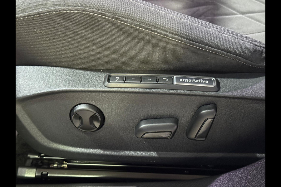 Volkswagen Golf 1.4 eHybrid Style | IQ.DRIVE-pakket | Massage | Dealer onderhouden