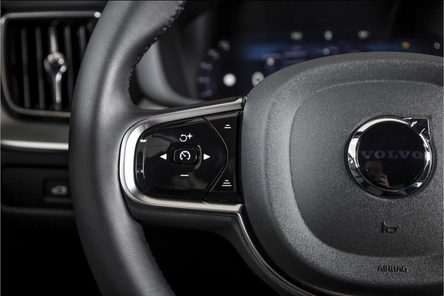 Volvo XC60 2.0 T6 Plug-in hybrid AWD Ultra Black Edition Facelift | Harmon Kardon | S/K Panodak | Dig.Cockpit | Adapt.Cruise | Stoel-+Stuurverw. | 360 Camera | NAV+App.Connect | Auto.Airco | LM 21" | 4709