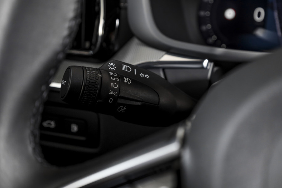 Volvo XC60 2.0 T6 Plug-in hybrid AWD Ultra Black Edition Facelift | Harmon Kardon | S/K Panodak | Dig.Cockpit | Adapt.Cruise | Stoel-+Stuurverw. | 360 Camera | NAV+App.Connect | Auto.Airco | LM 21" | 4709