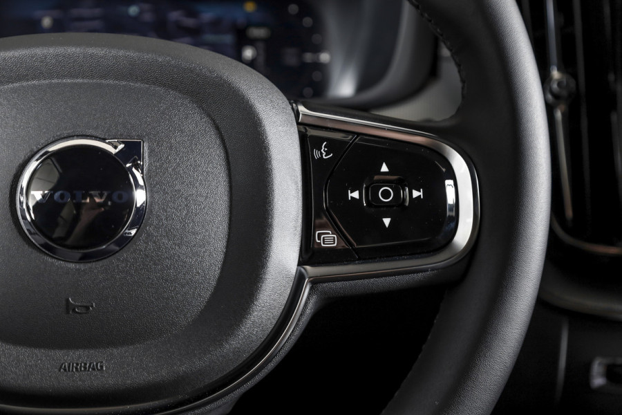 Volvo XC60 2.0 T6 Plug-in hybrid AWD Ultra Black Edition Facelift | Harmon Kardon | S/K Panodak | Dig.Cockpit | Adapt.Cruise | Stoel-+Stuurverw. | 360 Camera | NAV+App.Connect | Auto.Airco | LM 21" | 4709