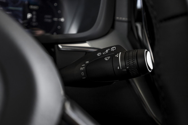 Volvo XC60 2.0 T6 Plug-in hybrid AWD Ultra Black Edition Facelift | Harmon Kardon | S/K Panodak | Dig.Cockpit | Adapt.Cruise | Stoel-+Stuurverw. | 360 Camera | NAV+App.Connect | Auto.Airco | LM 21" | 4709
