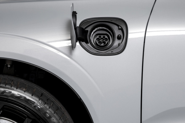 Volvo XC60 2.0 T6 Plug-in hybrid AWD Ultra Black Edition Facelift | Harmon Kardon | S/K Panodak | Dig.Cockpit | Adapt.Cruise | Stoel-+Stuurverw. | 360 Camera | NAV+App.Connect | Auto.Airco | LM 21" | 4709