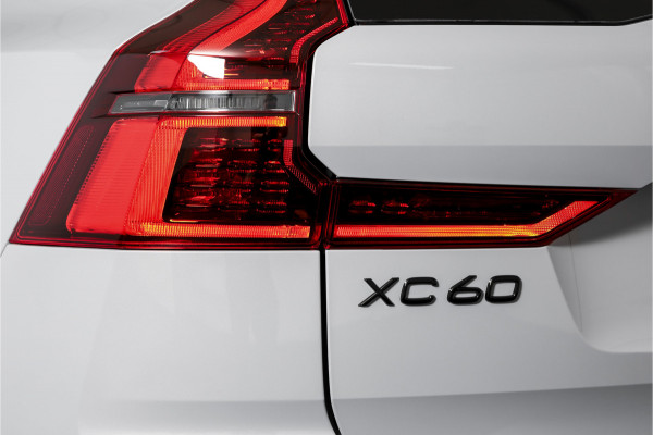 Volvo XC60 2.0 T6 Plug-in hybrid AWD Ultra Black Edition Facelift | Harmon Kardon | S/K Panodak | Dig.Cockpit | Adapt.Cruise | Stoel-+Stuurverw. | 360 Camera | NAV+App.Connect | Auto.Airco | LM 21" | 4709