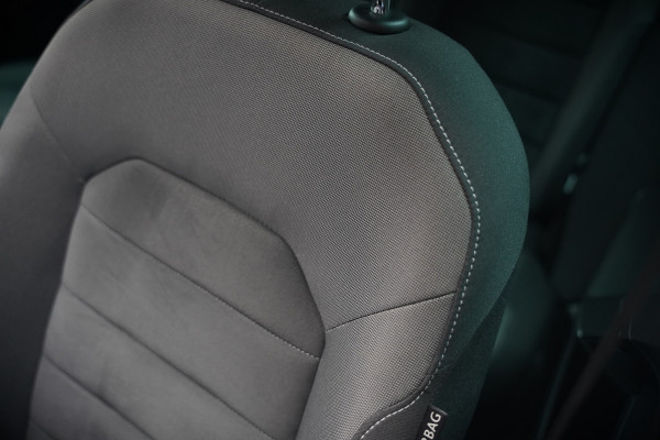 Volkswagen Golf 1.4 TSI Highline Business R | R-Line | Panoramadak | Stoelverwarming | Stuurverwarming | Dynaudio | Standkachel | Massage | Keyless | Adaptive Cruise Control | Camera | Parkeersensoren | Navigatie Discover Pro | LED | T Volkswagen Golf 1.4 TSI Highline Business R | R-Line | Panoramadak | Stoelverwarming | Stuurverwarming | Dynaudio | Standkachel | Massage | Keyless | Adaptive Cruise Control | Camera | Parkeersensoren | Navigatie Discover Pro | LED | T