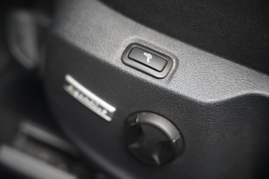 Volkswagen Golf 1.4 TSI Highline Business R | R-Line | Panoramadak | Stoelverwarming | Stuurverwarming | Dynaudio | Standkachel | Massage | Keyless | Adaptive Cruise Control | Camera | Parkeersensoren | Navigatie Discover Pro | LED | T Volkswagen Golf 1.4 TSI Highline Business R | R-Line | Panoramadak | Stoelverwarming | Stuurverwarming | Dynaudio | Standkachel | Massage | Keyless | Adaptive Cruise Control | Camera | Parkeersensoren | Navigatie Discover Pro | LED | T