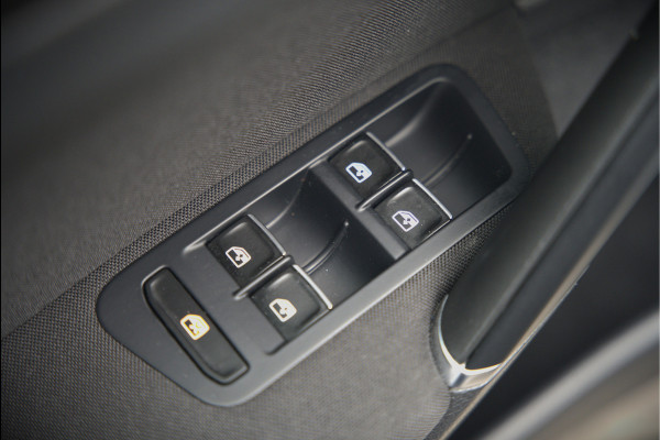 Volkswagen Golf 1.4 TSI Highline Business R | R-Line | Panoramadak | Stoelverwarming | Stuurverwarming | Dynaudio | Standkachel | Massage | Keyless | Adaptive Cruise Control | Camera | Parkeersensoren | Navigatie Discover Pro | LED | T Volkswagen Golf 1.4 TSI Highline Business R | R-Line | Panoramadak | Stoelverwarming | Stuurverwarming | Dynaudio | Standkachel | Massage | Keyless | Adaptive Cruise Control | Camera | Parkeersensoren | Navigatie Discover Pro | LED | T