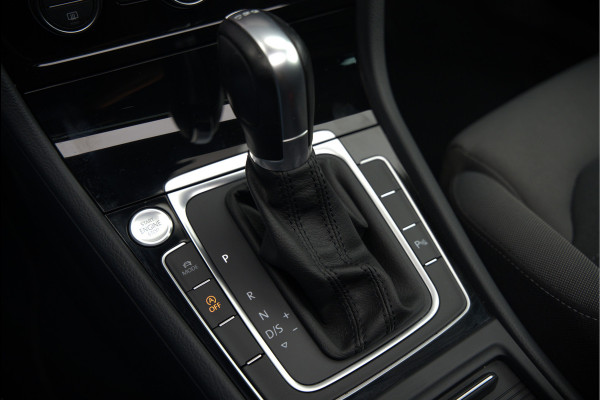 Volkswagen Golf 1.4 TSI Highline Business R | R-Line | Panoramadak | Stoelverwarming | Stuurverwarming | Dynaudio | Standkachel | Massage | Keyless | Adaptive Cruise Control | Camera | Parkeersensoren | Navigatie Discover Pro | LED | T Volkswagen Golf 1.4 TSI Highline Business R | R-Line | Panoramadak | Stoelverwarming | Stuurverwarming | Dynaudio | Standkachel | Massage | Keyless | Adaptive Cruise Control | Camera | Parkeersensoren | Navigatie Discover Pro | LED | T