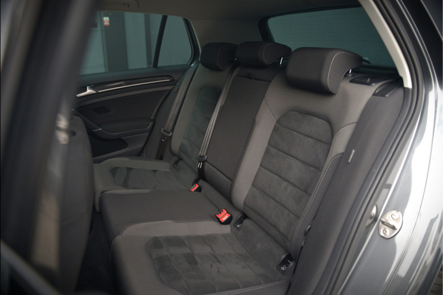 Volkswagen Golf 1.4 TSI Highline Business R | R-Line | Panoramadak | Stoelverwarming | Stuurverwarming | Dynaudio | Standkachel | Massage | Keyless | Adaptive Cruise Control | Camera | Parkeersensoren | Navigatie Discover Pro | LED | T Volkswagen Golf 1.4 TSI Highline Business R | R-Line | Panoramadak | Stoelverwarming | Stuurverwarming | Dynaudio | Standkachel | Massage | Keyless | Adaptive Cruise Control | Camera | Parkeersensoren | Navigatie Discover Pro | LED | T