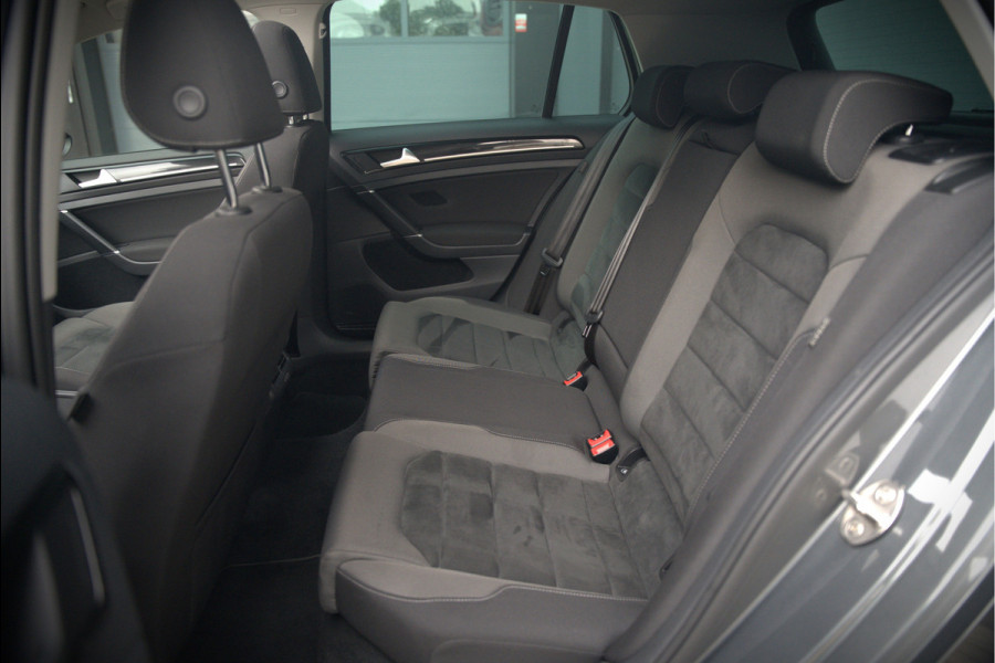 Volkswagen Golf 1.4 TSI Highline Business R | R-Line | Panoramadak | Stoelverwarming | Stuurverwarming | Dynaudio | Standkachel | Massage | Keyless | Adaptive Cruise Control | Camera | Parkeersensoren | Navigatie Discover Pro | LED | T Volkswagen Golf 1.4 TSI Highline Business R | R-Line | Panoramadak | Stoelverwarming | Stuurverwarming | Dynaudio | Standkachel | Massage | Keyless | Adaptive Cruise Control | Camera | Parkeersensoren | Navigatie Discover Pro | LED | T