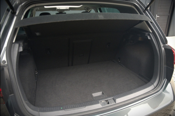 Volkswagen Golf 1.4 TSI Highline Business R | R-Line | Panoramadak | Stoelverwarming | Stuurverwarming | Dynaudio | Standkachel | Massage | Keyless | Adaptive Cruise Control | Camera | Parkeersensoren | Navigatie Discover Pro | LED | T Volkswagen Golf 1.4 TSI Highline Business R | R-Line | Panoramadak | Stoelverwarming | Stuurverwarming | Dynaudio | Standkachel | Massage | Keyless | Adaptive Cruise Control | Camera | Parkeersensoren | Navigatie Discover Pro | LED | T