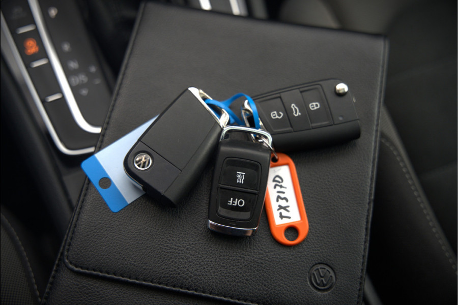 Volkswagen Golf 1.4 TSI Highline Business R | R-Line | Panoramadak | Stoelverwarming | Stuurverwarming | Dynaudio | Standkachel | Massage | Keyless | Adaptive Cruise Control | Camera | Parkeersensoren | Navigatie Discover Pro | LED | T Volkswagen Golf 1.4 TSI Highline Business R | R-Line | Panoramadak | Stoelverwarming | Stuurverwarming | Dynaudio | Standkachel | Massage | Keyless | Adaptive Cruise Control | Camera | Parkeersensoren | Navigatie Discover Pro | LED | T